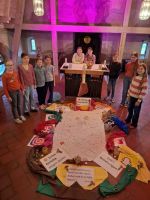 Dekoteam beim Jugendgottesdienst